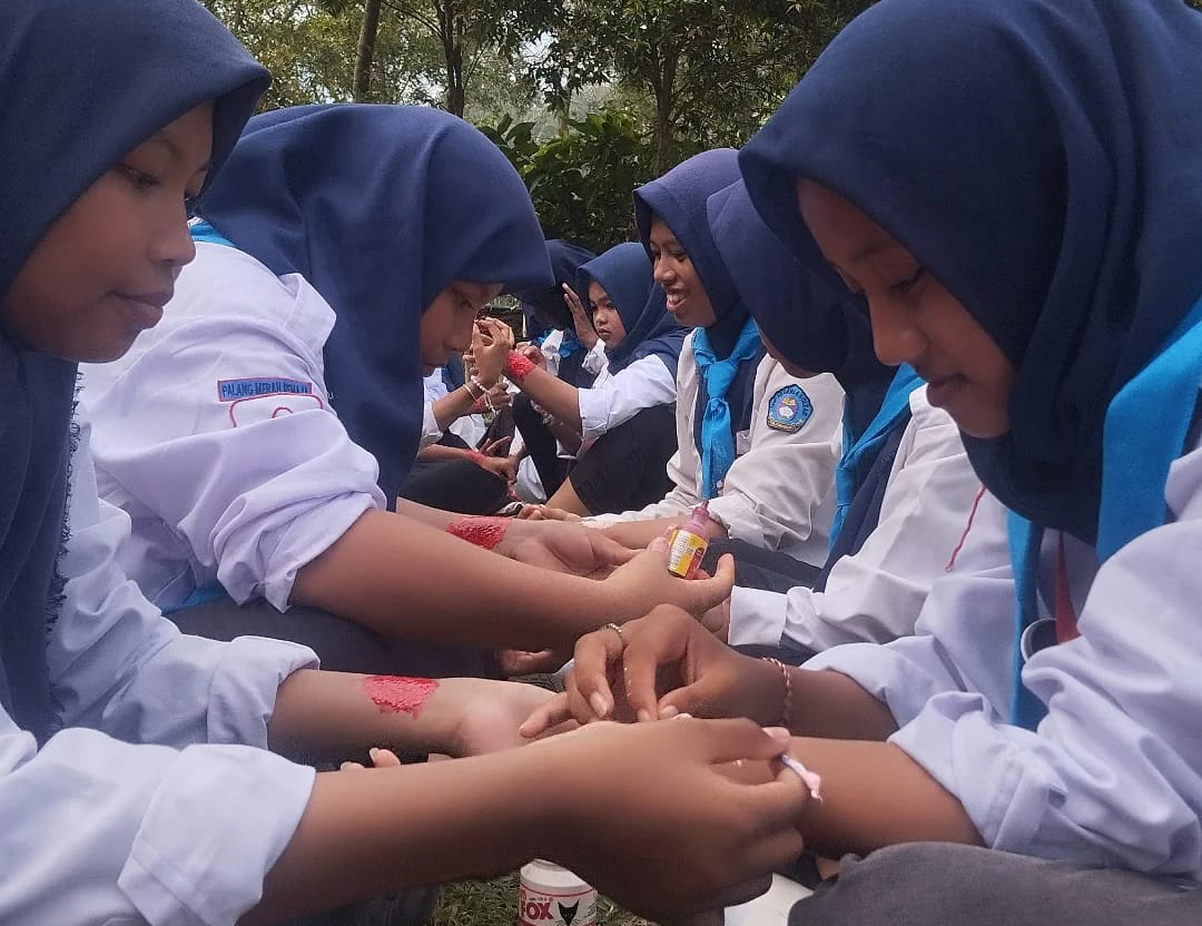 PMR SMPN 5 Solear Latihan Membuat Luka Tiruan