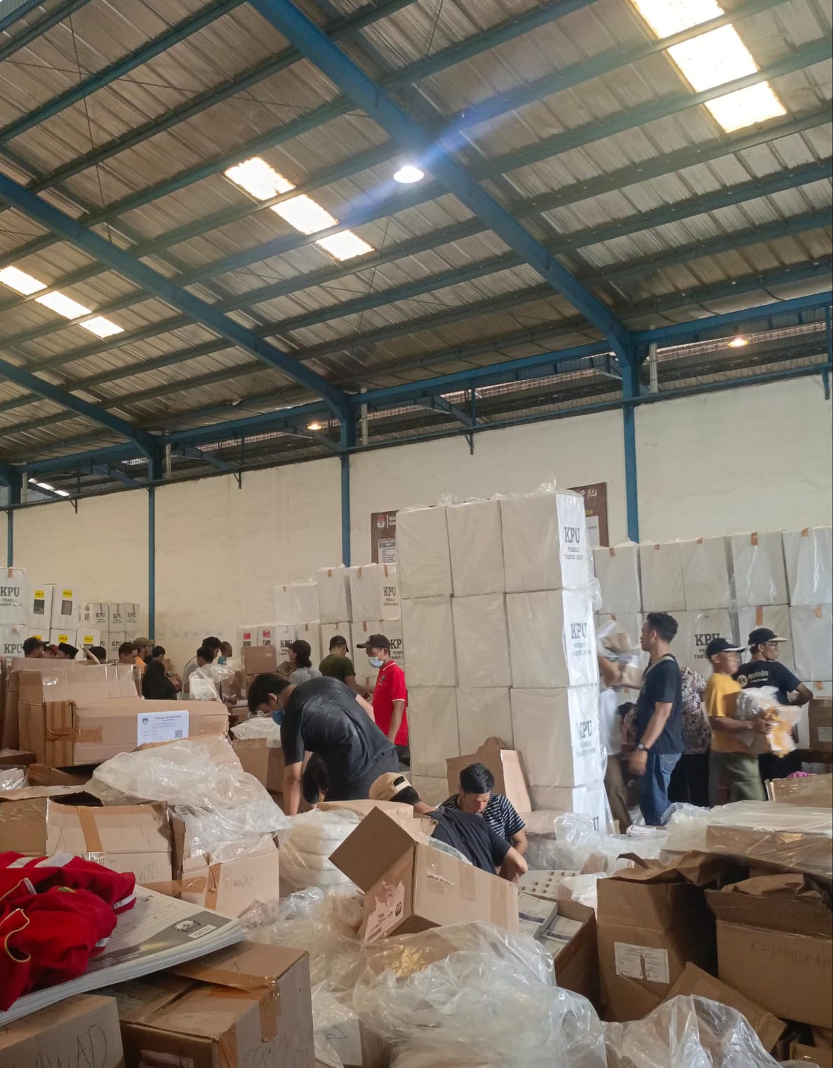 Ada Susu Terinjak-injak Saat Kericuhan Di Gudang Logistik