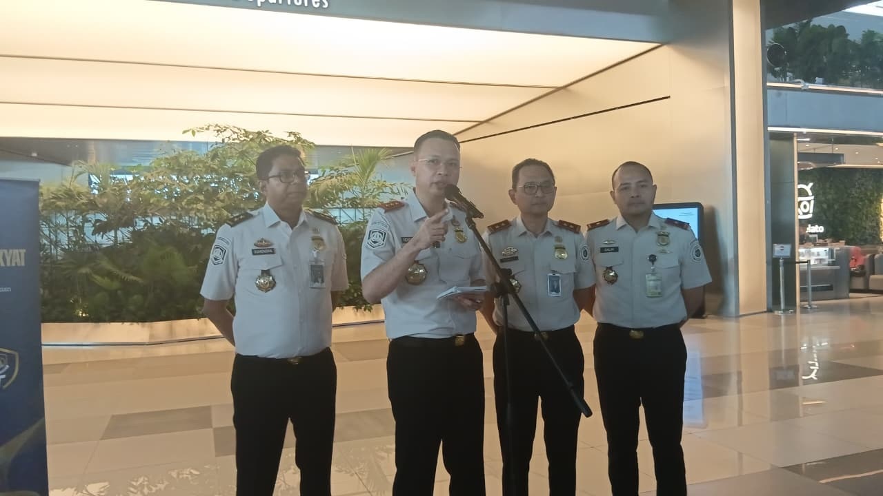 WNA Terdampak Abu Vulkanik Bebas Denda Overstay