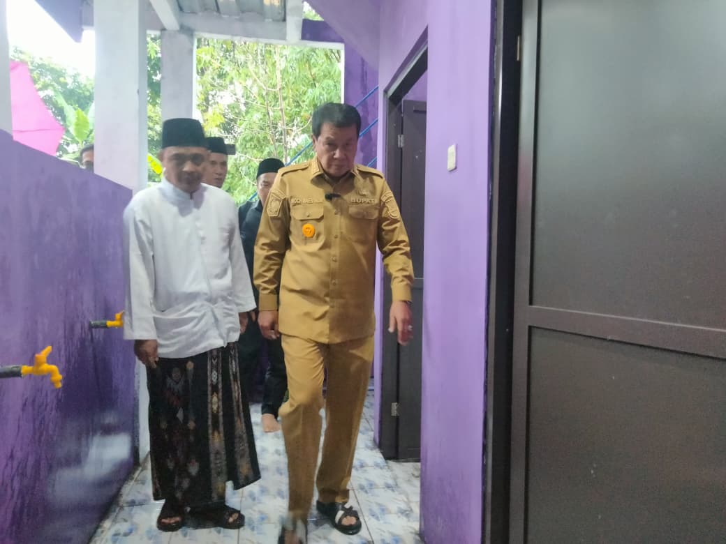 Bupati Maesyal Cek Sanitren di Darussalam Cisoka