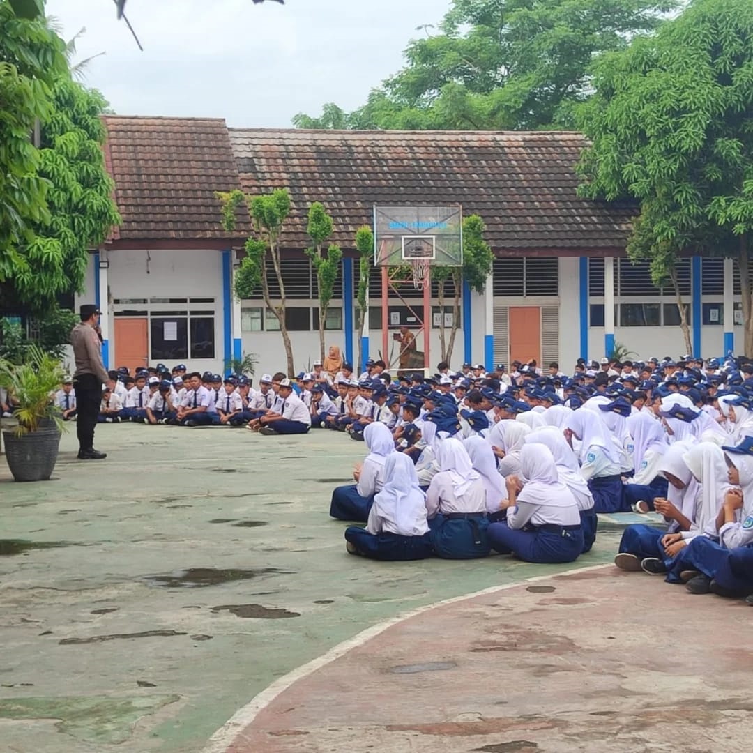 Polisi Ajak Siswa SMPN 1 Pakuhaji Jaga Kamtibmas 