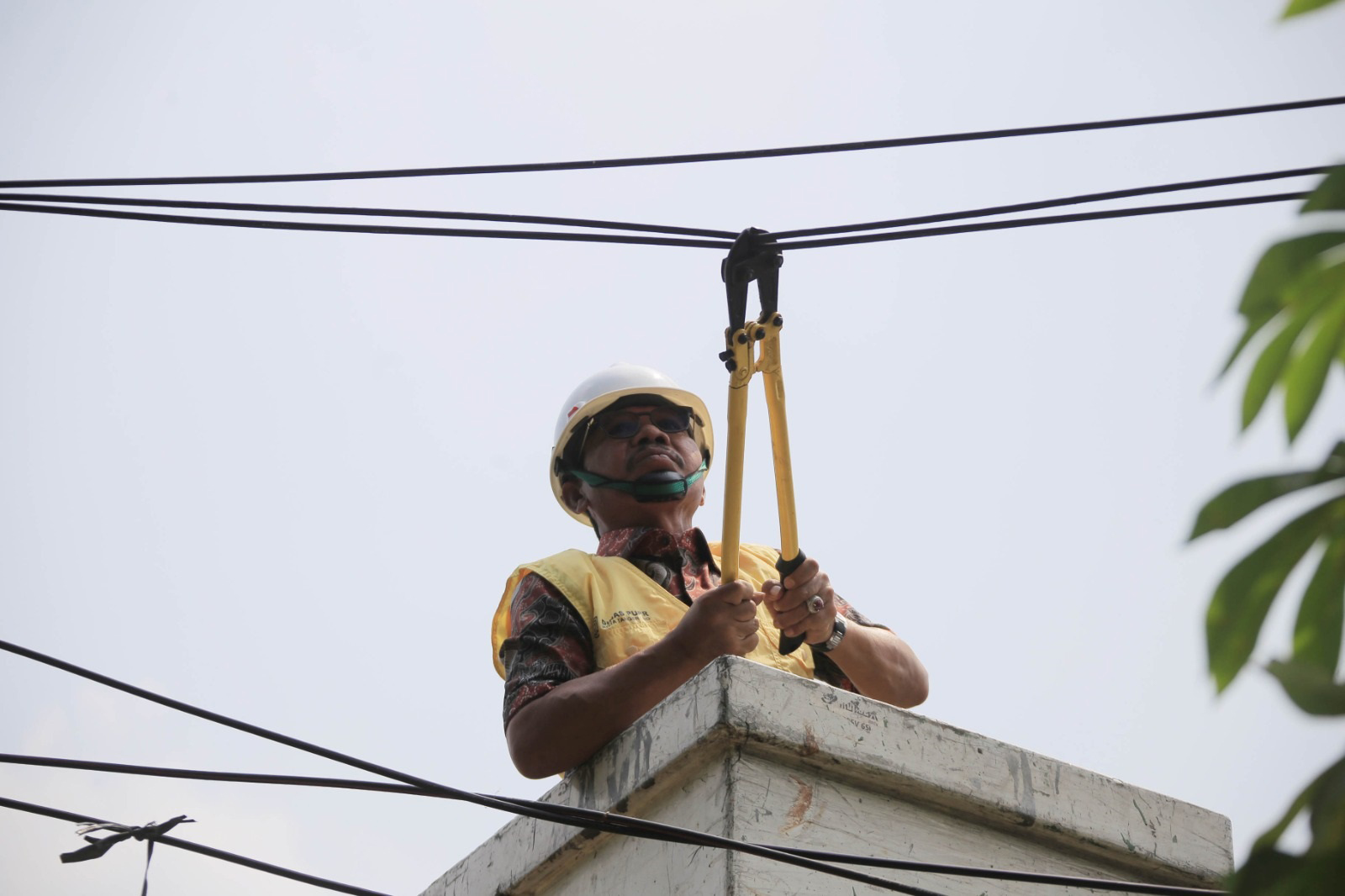 Semrawut, Wali Kota Potong Kabel Jaringan Internet