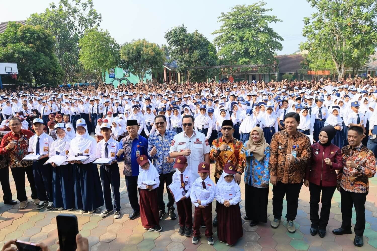 24 Ribu Siswa Dapat Seragam Gratis