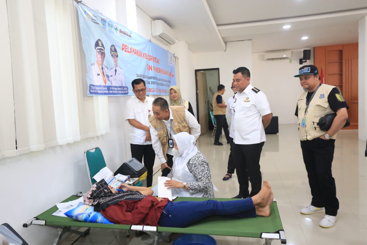 DP3AP2KB Kota Tangsel dan Kecamatan Setu Gelar Pelayanan KB dan Pemeriksaan Kesehatan Lansia