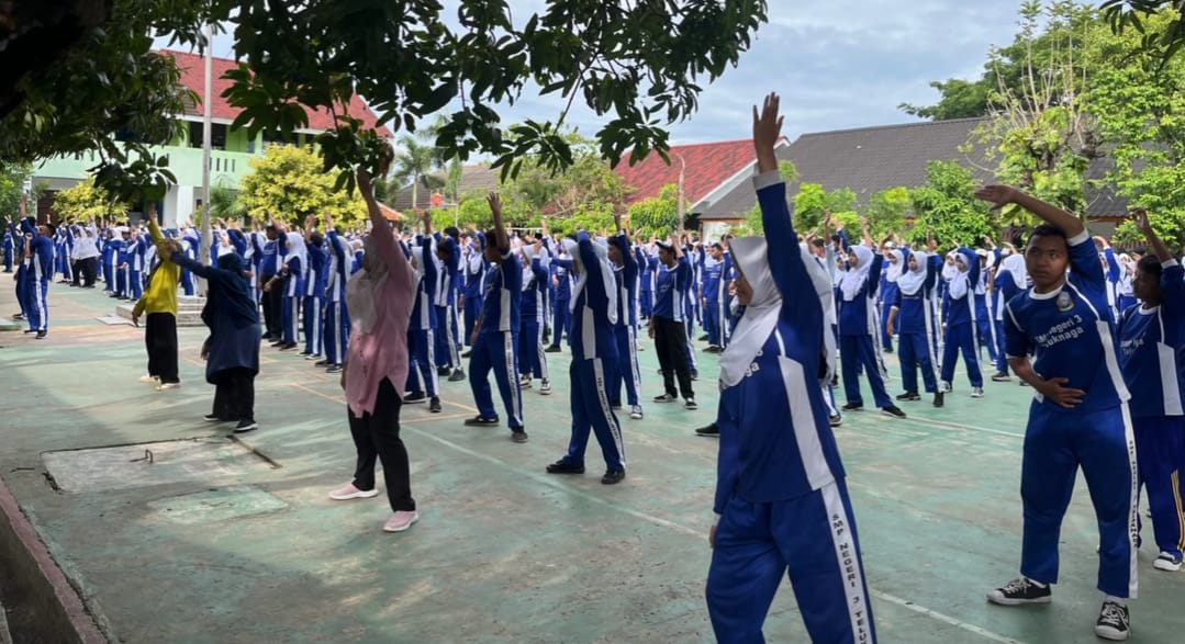 SMPN 3 Teluknaga: Usai Senam Bersama, Siswa Diajak Salat Duha