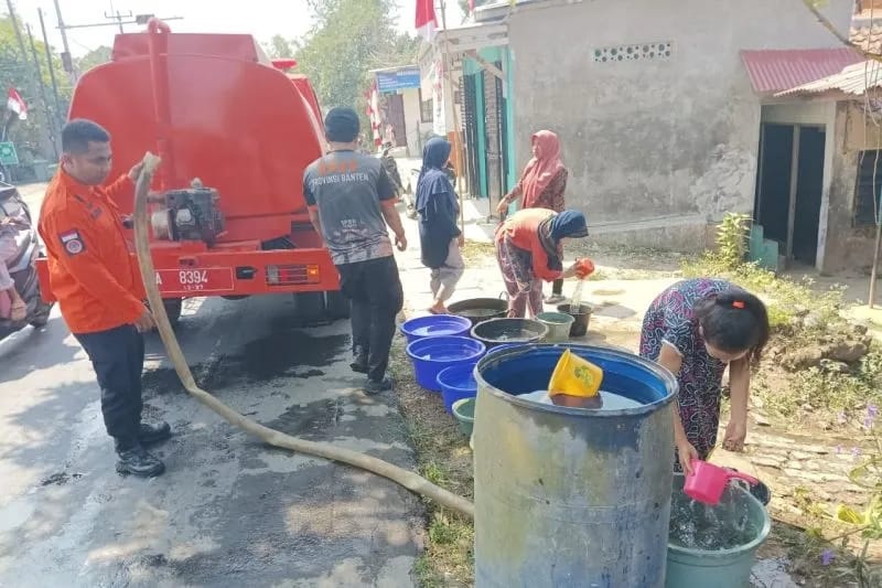 BPBD Distribusi Air ke Desa Terdampak Kekeringan