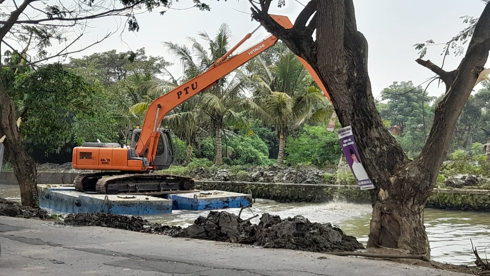  Sungai Cisadane Barat Dinormalisasi, Puluhan Bangli Dibongkar