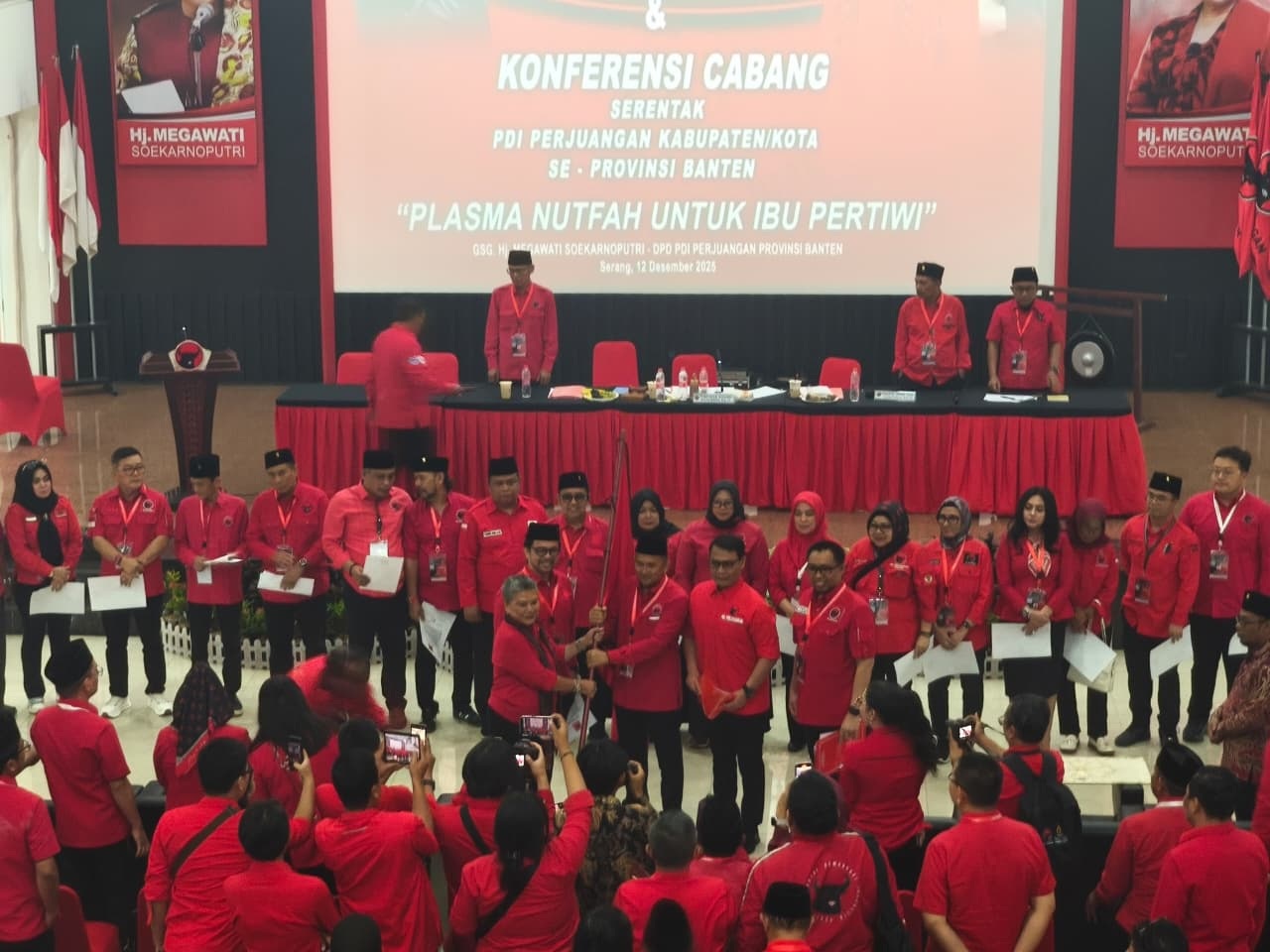 Ade Sumardi Kembali Pimpin PDI-P Banten