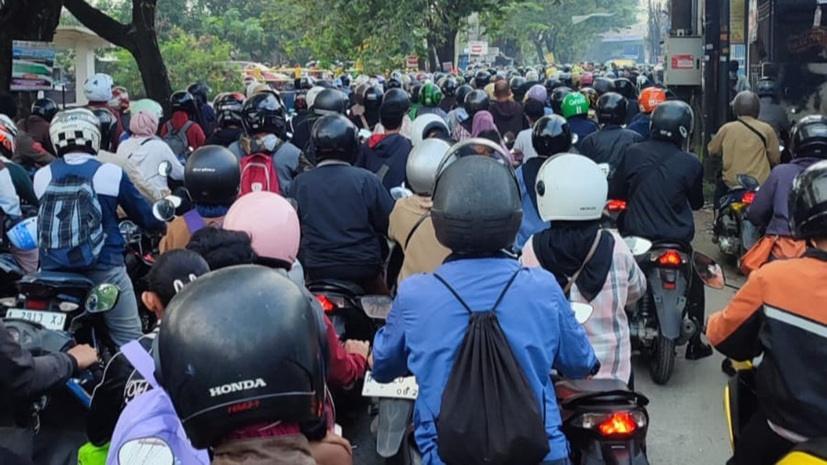 Jembatan Kuning Selalu Macet, Semakin Parah Karena Tidak Ada Petugas yang Atur Arus Lalu Lintas