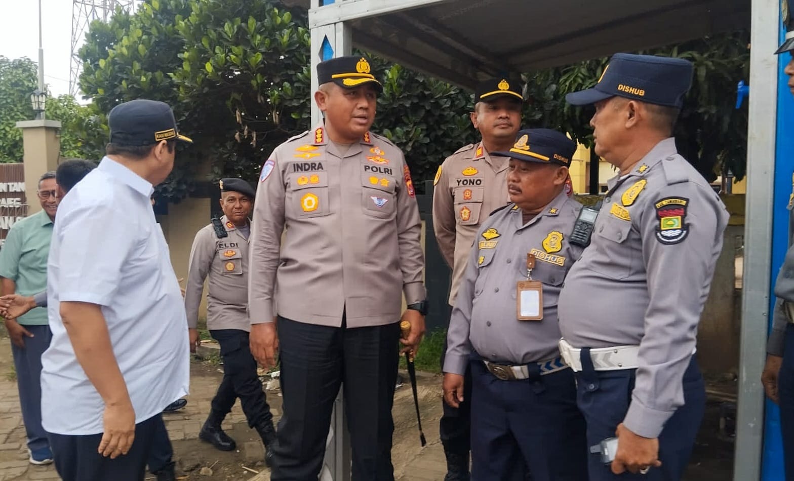 Kapolres Cek Pos Penyekatan Truk Tambang di Perempatan Kukun Rajeg