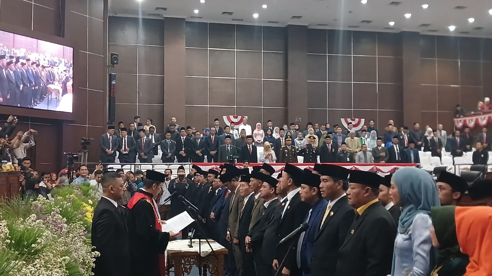 45 Anggota DPRD Kota Serang Resmi Ucap Sumpah Janji Jabatan