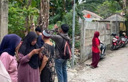 Warga Sambut Suka Ria Pembukaan Jalan