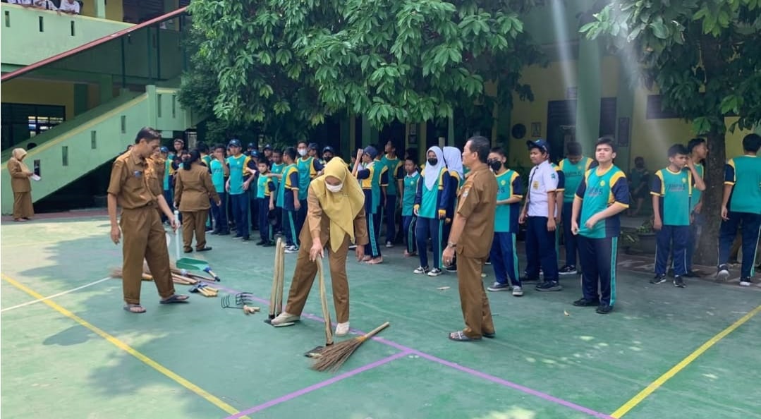 SMPN 5 Pasar Kemis Biasakan Siswa Jalankan PHLBS
