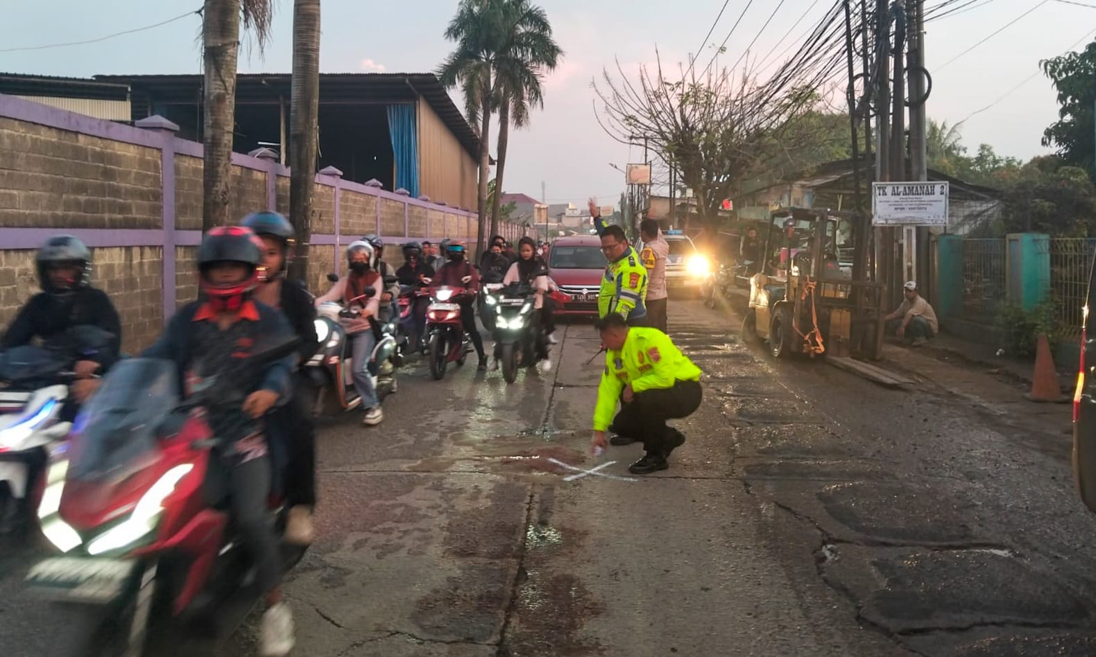 Akibat Jalan Rusak Rajeg-Pasar Kemis, 1 Orang Meninggal Dunia Tabrakan