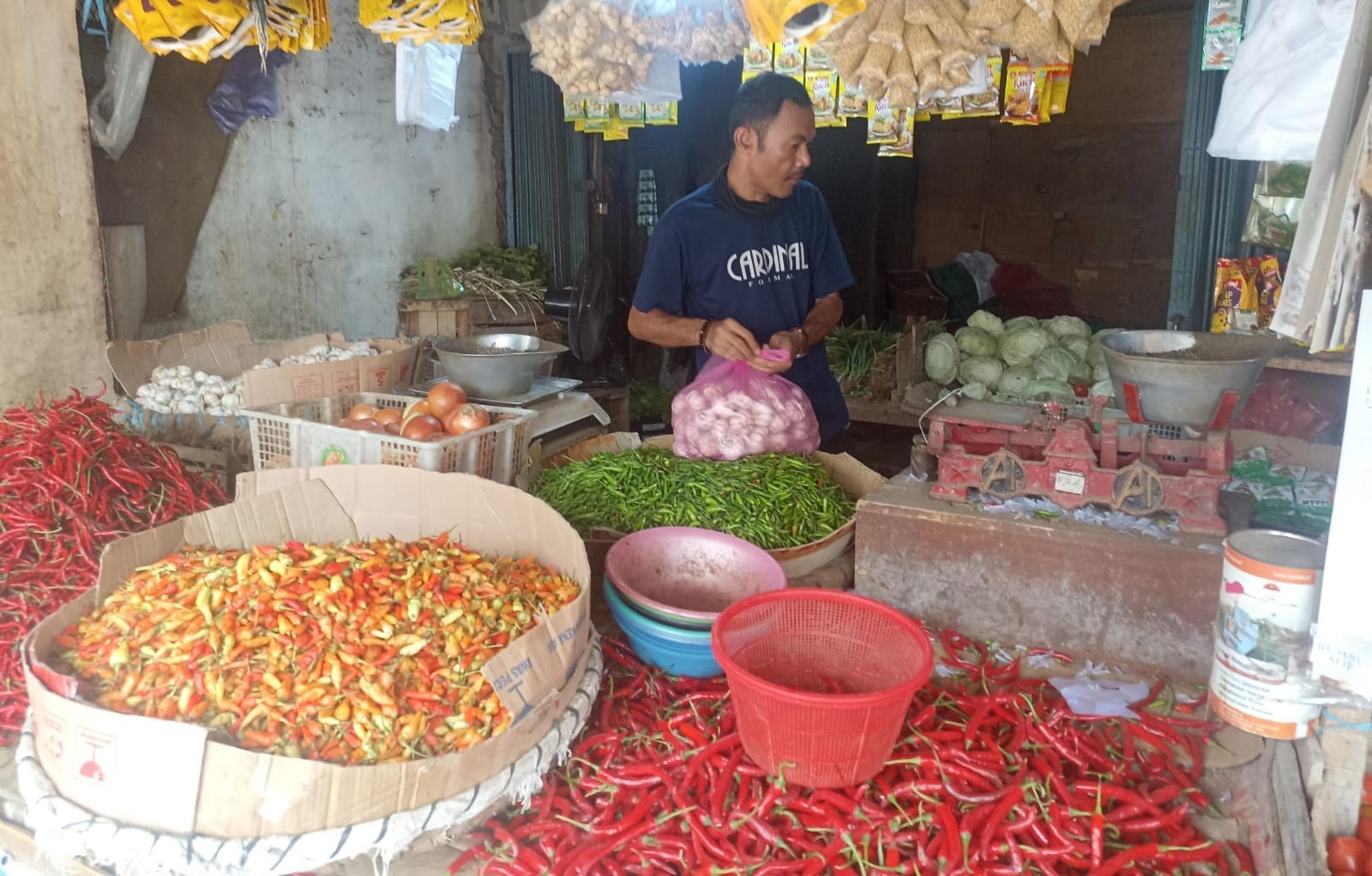 Harga Bahan Pokok Merangkak Naik di Pasar Rau