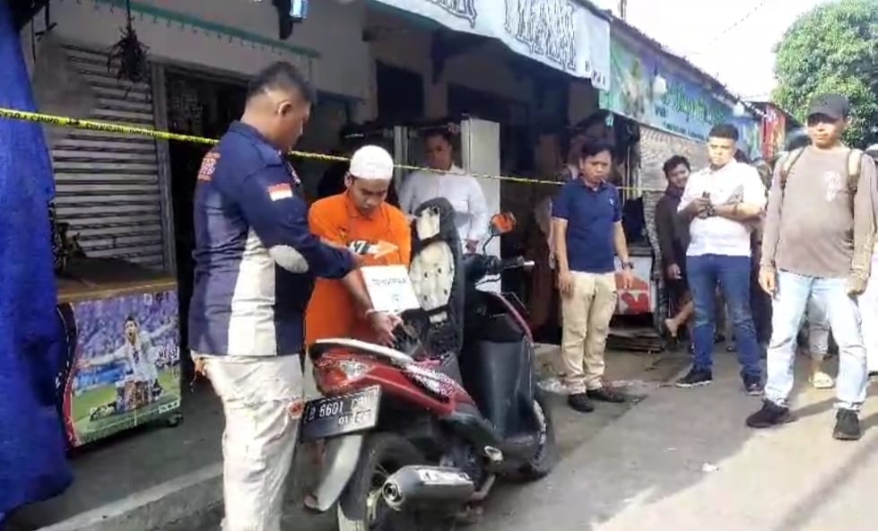 Rekonstruk Kasus Pembunuhan Pemilik Warung Kelontong, Adegan ke-25 Jasad Korban Dibuang