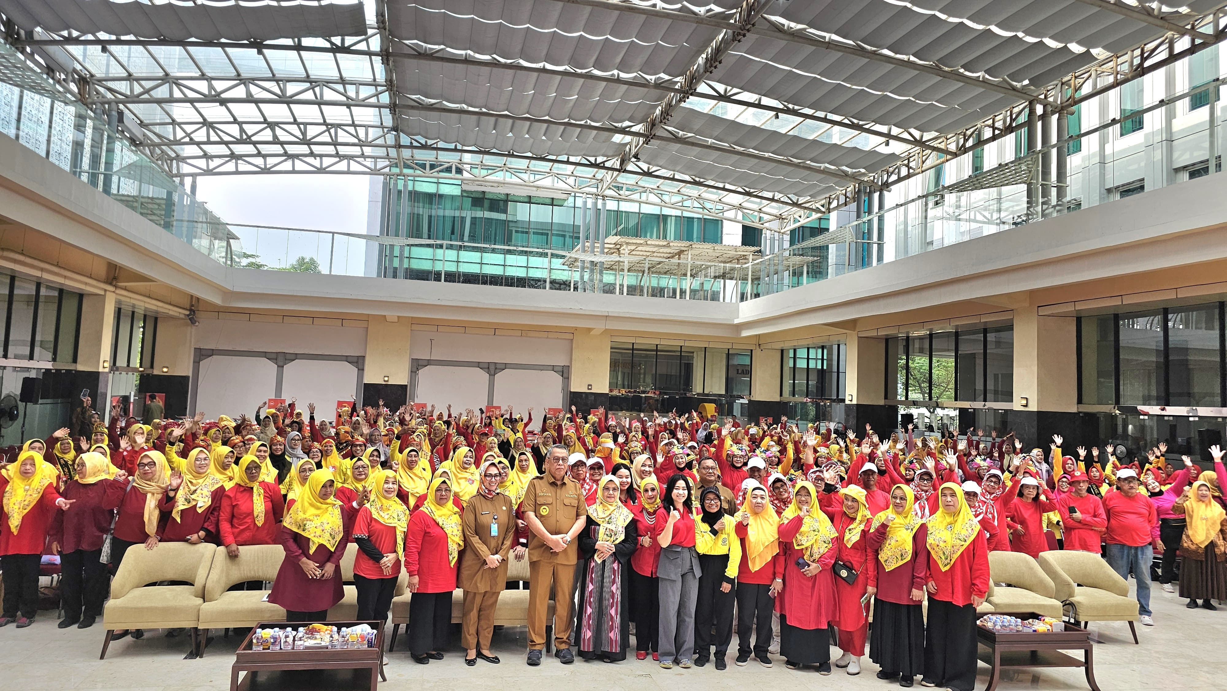 Ibu-Ibu TP PKK Dilatih Memasak Nasi Goreng