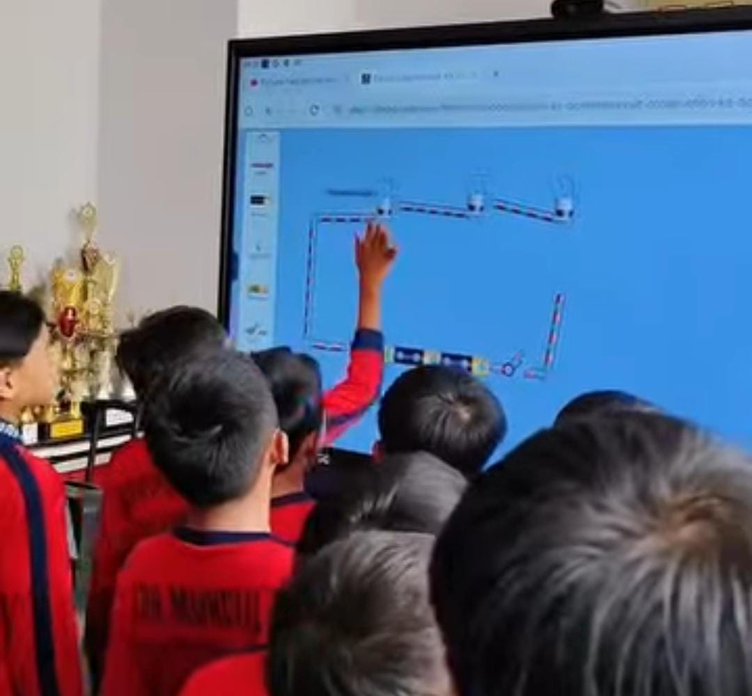 Setiap Pelajaran di SDN Muncul 1 Siap Gunakan Papan Interaktif Digital, Praktik IPA dengan Papan Digital