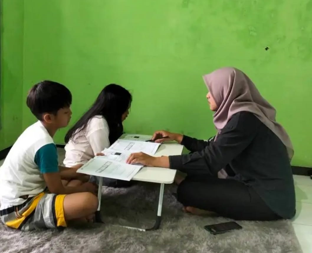 Gunakan WhatsApp Grup Orang Tua untuk PJJ, SDN Kramat V Terkendala Kuota