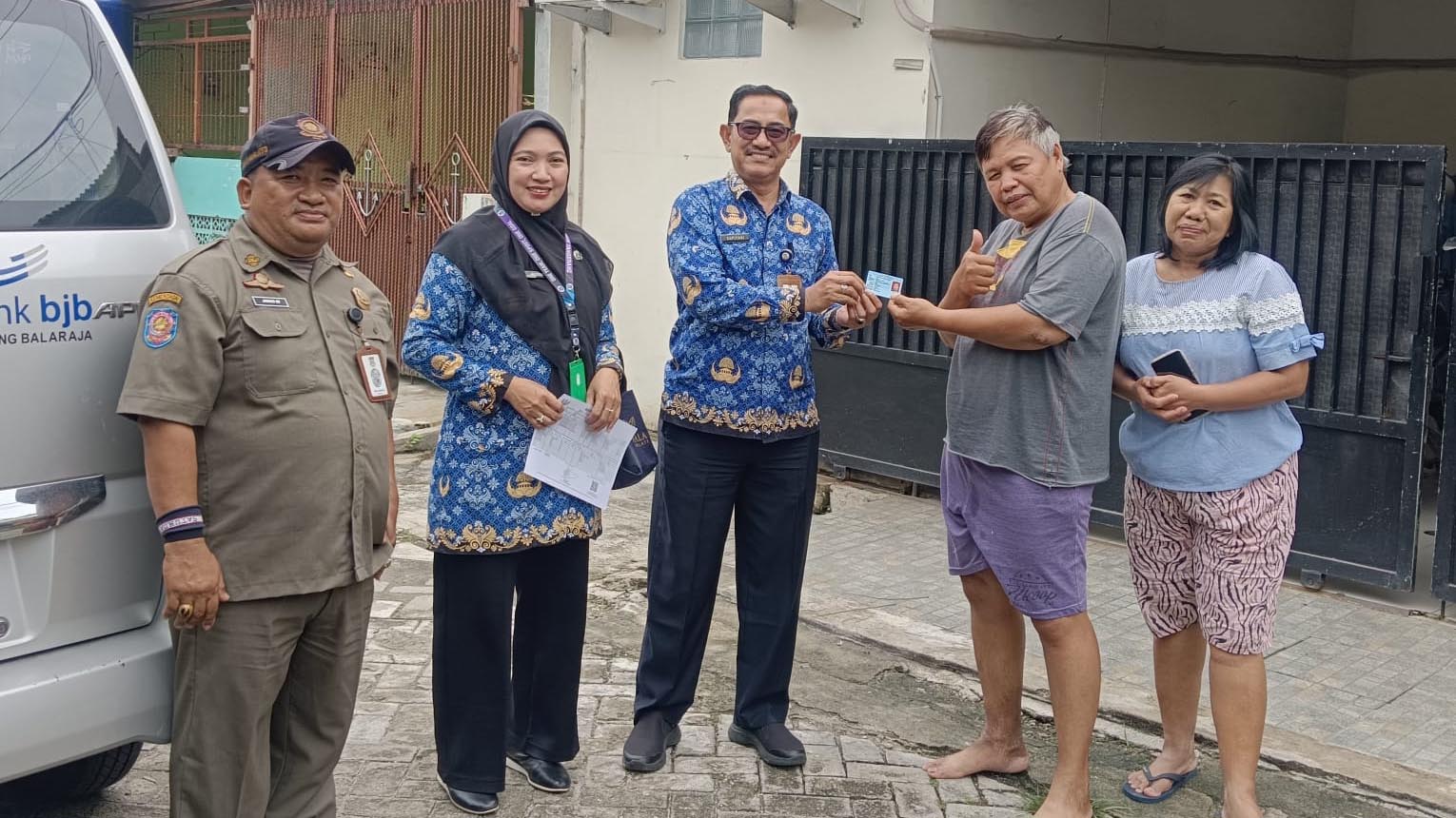 Antar e-KTP ke Rumah Warga, Kecamatan Pasar Kemis Permudah Pelayanan