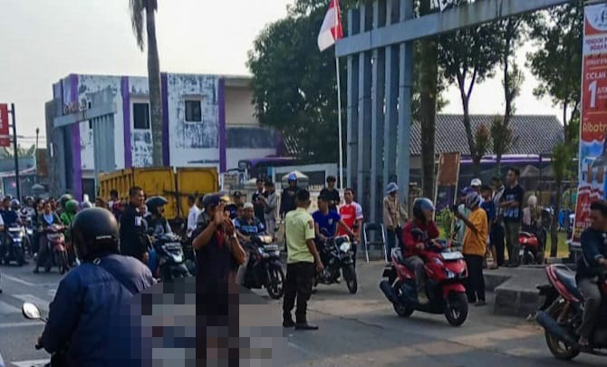 Wanita Pengendara Motor Tewas Terlindas Truk