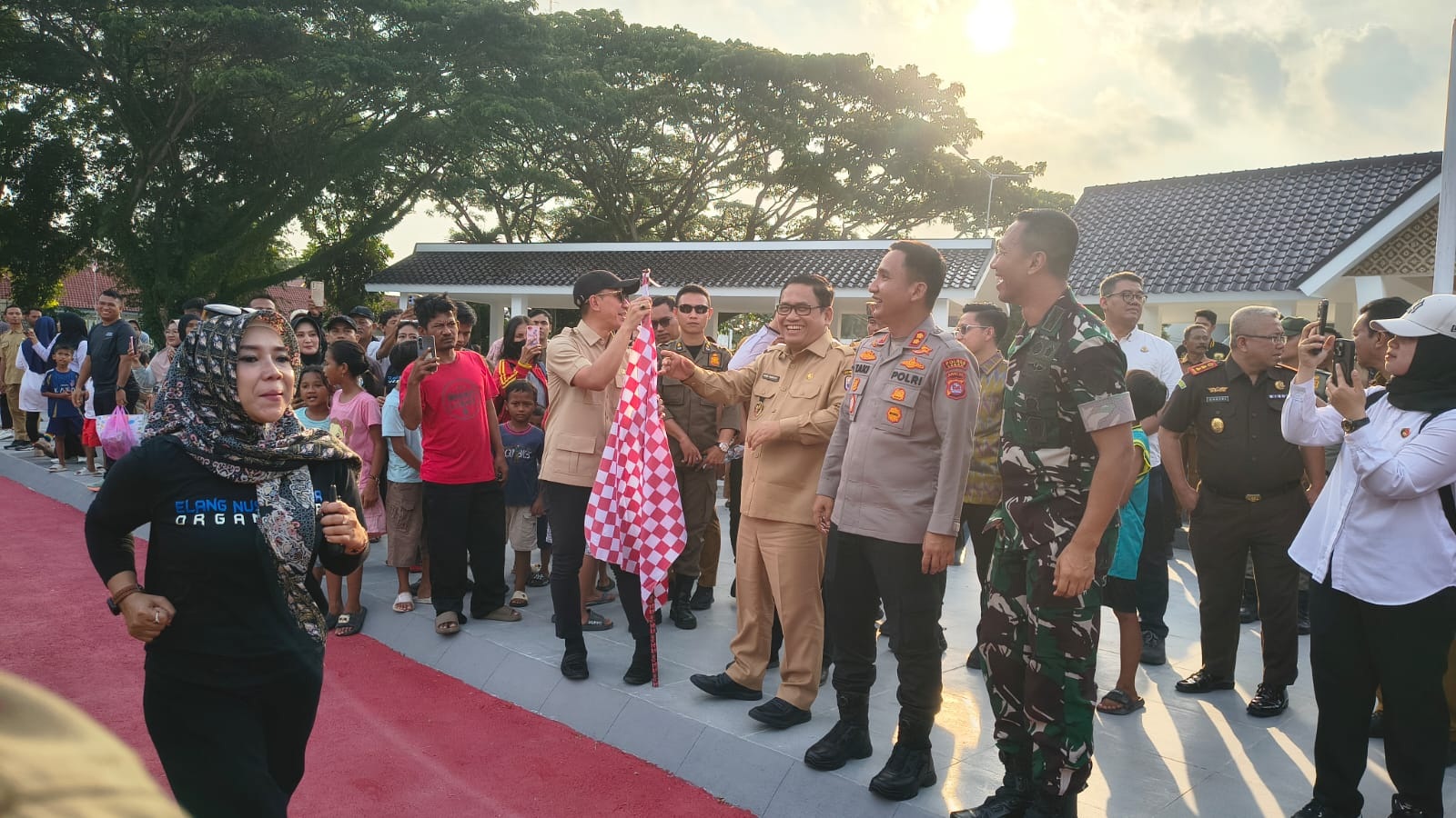 Revitalisasi Alun-Alun Banyak Catatan
