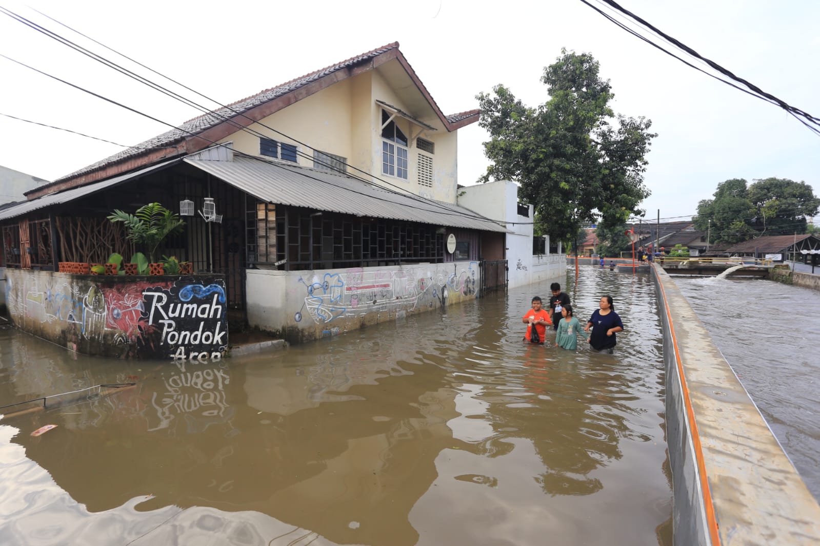 Tangerang Raya Dikepung Banjir dan Longsor
