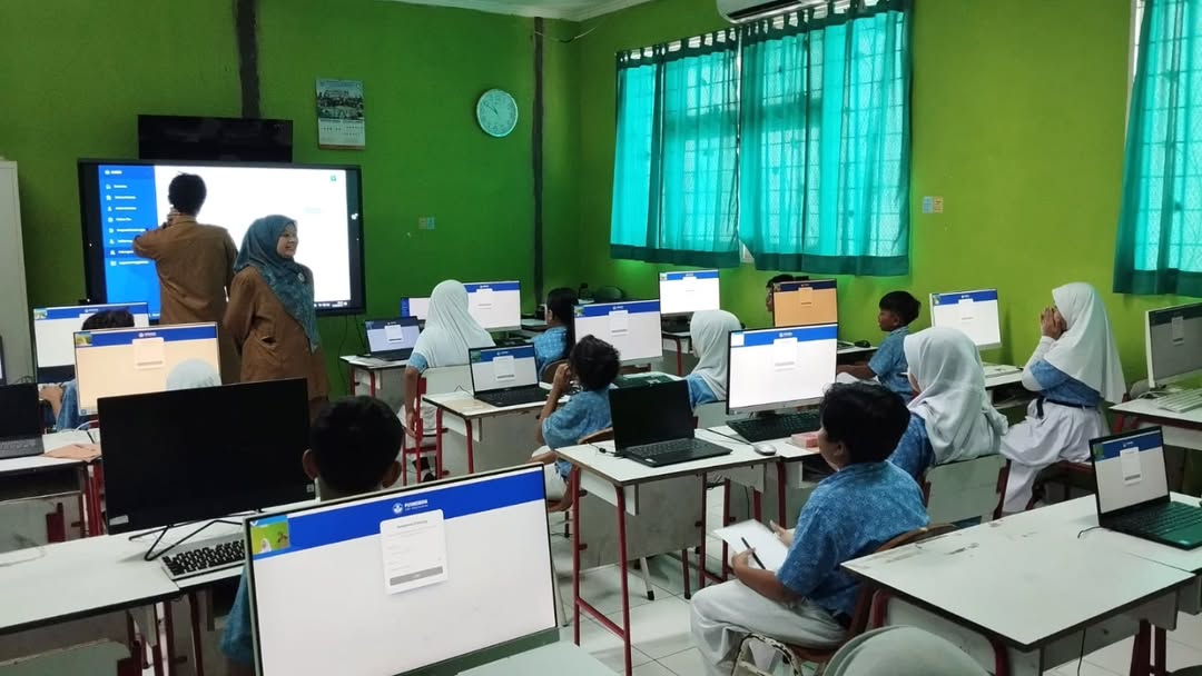 SDN Pondok Betung 1, Anti Gaptek Lewat Papan Interaktif Digital