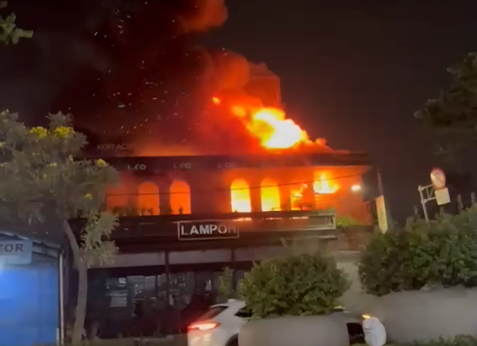 Gas Bocor, Diduga Penyebab Restoran Lampoh Terbakar 