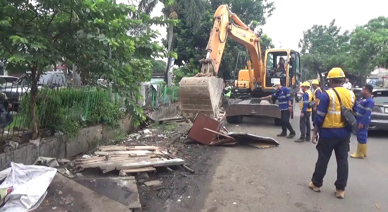 Jualan Diatas Trotoar, PKL di Pasar Lembang Ditertibkan