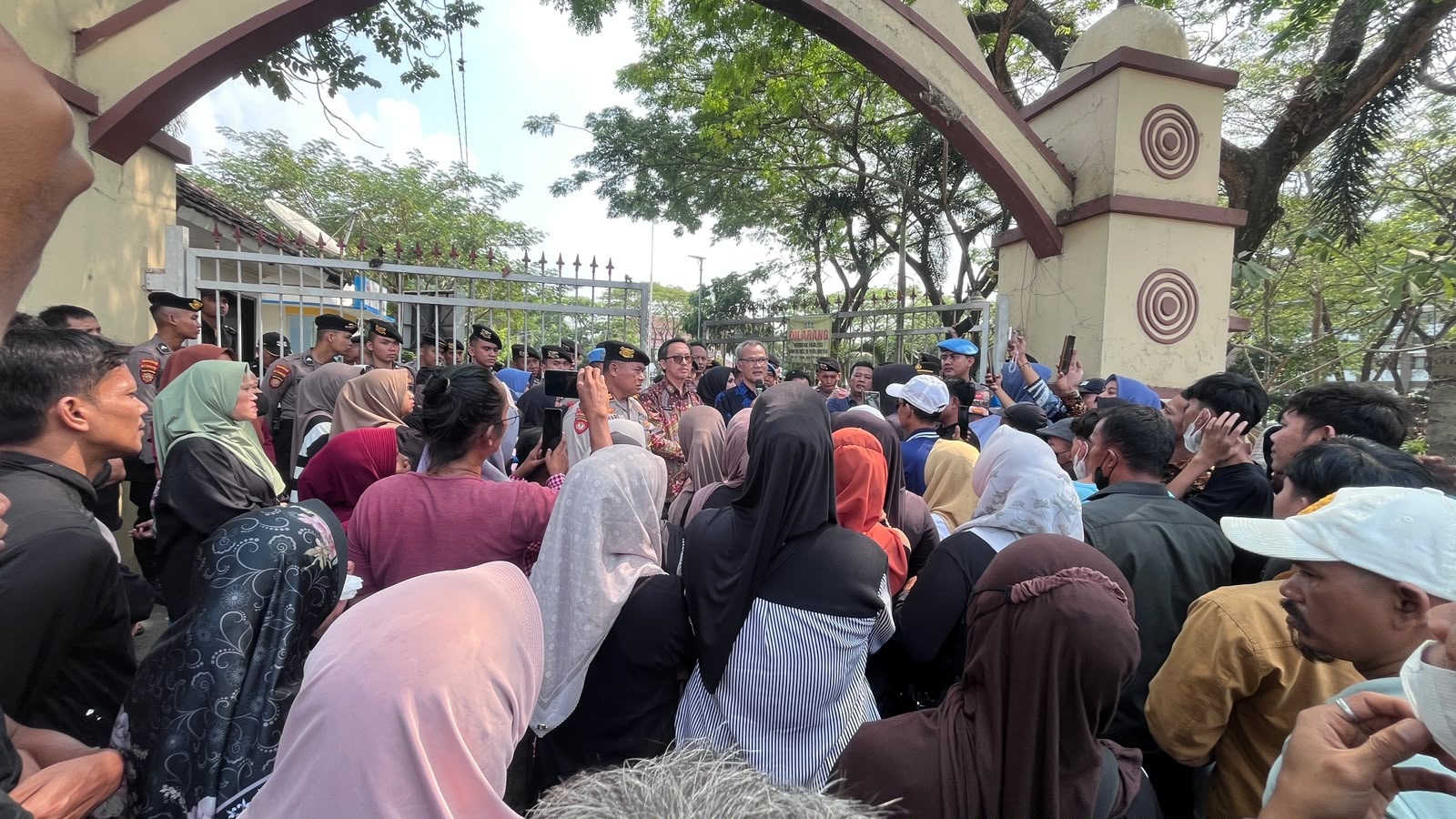 Warga Andamui Tagih Janji Pemkot Serang