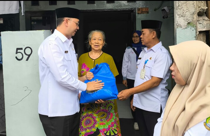 Disbudparman Salurkan 100 Paket Sembako untuk KPM di Kelurahan Larangan Indah 