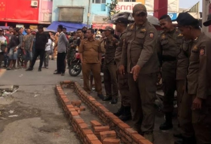 Warga Sekitar Pasar Rangkasbitung Menolak Pemasangan Gate Pass 