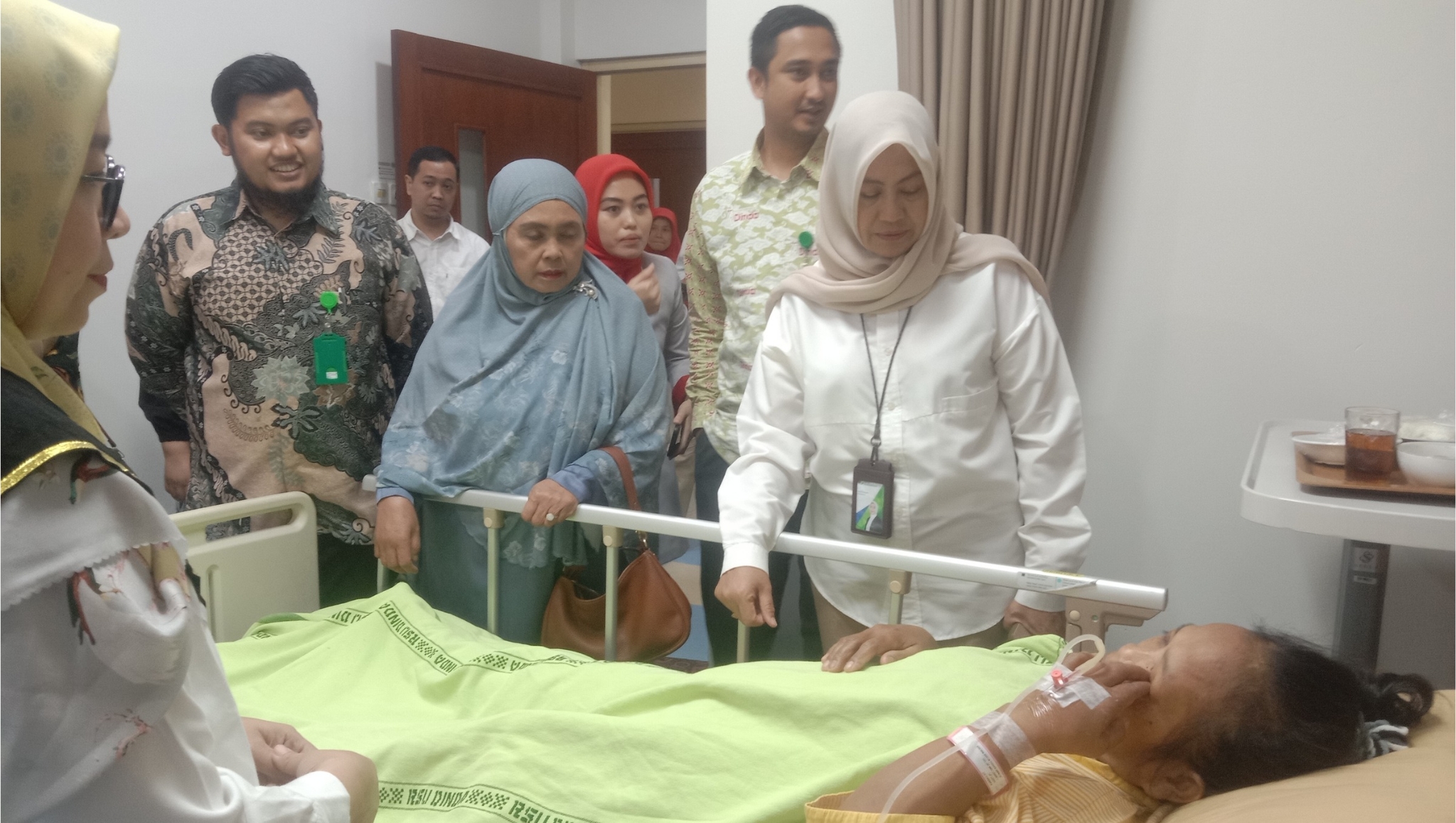 Hapelnas 2025, BPJamsostek Cabang Tangerang Cimone Kunjungi Pasien RS Dinda