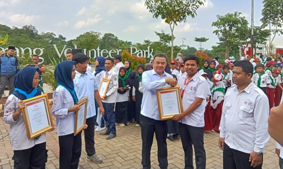 Kecamatan Mekar Baru Raih Penghargaan PMI Paling Aktif