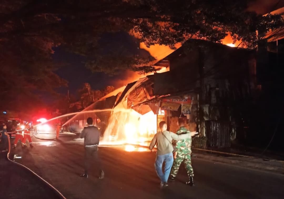 Toko Bangunan Terbakar, Satu Orang Tewas