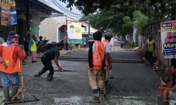 Peningkatan Jalan Betonisasi Jalan Leles Putat Diapresiasi Warga