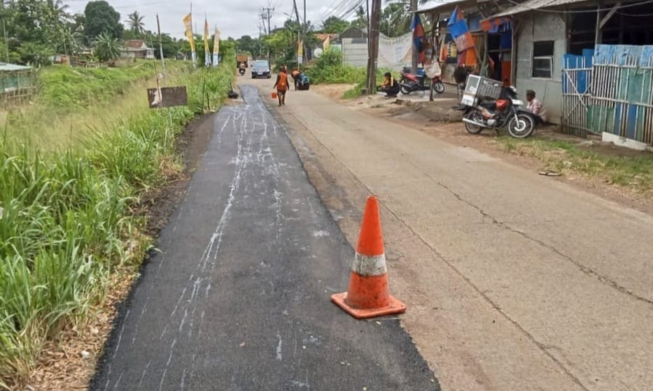 DBMSDA Lakukan Penanganan Darurat Cegah Kecelakaan, Tambal Lubang di Jalan Raya Daon
