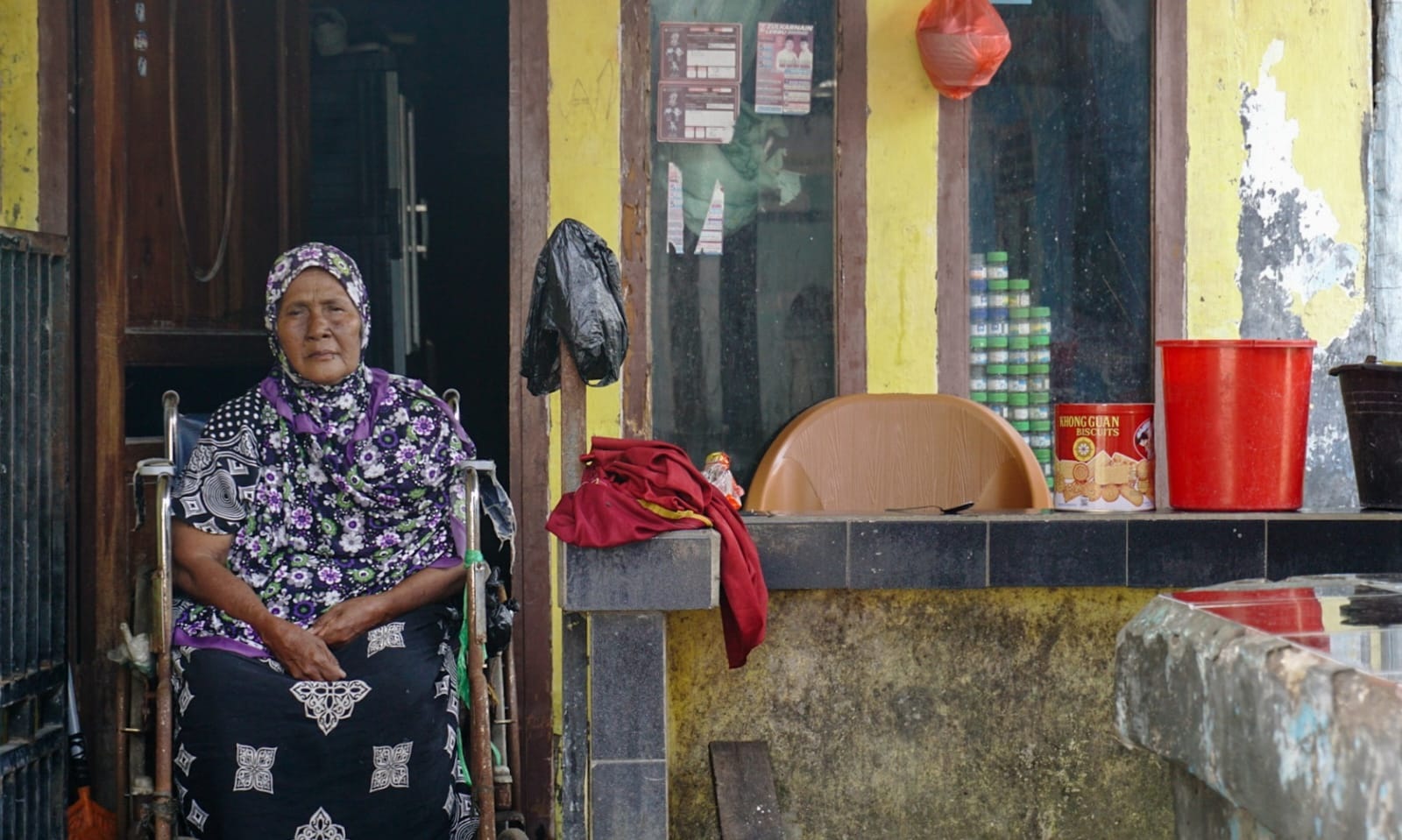 Hidup dalam Bayang-bayang Rob dan Atap Bocor, Kisah Pilu Nek Ramla di Pesisir Kabupaten Tangerang