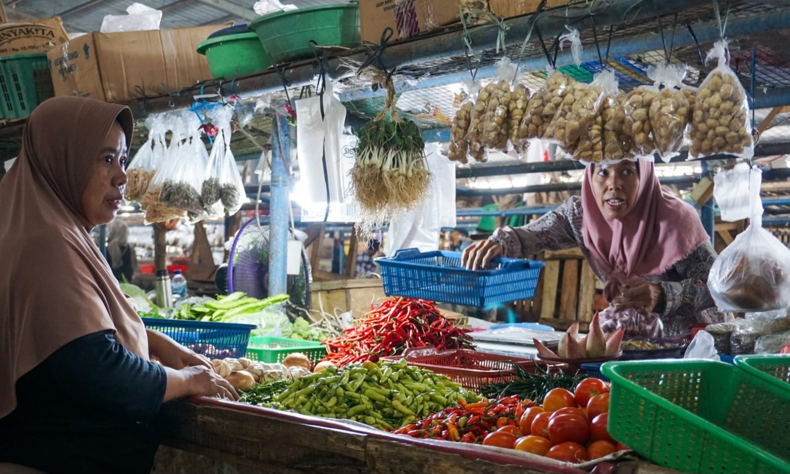 Harga Sembako di Pasar Mauk Stabil
