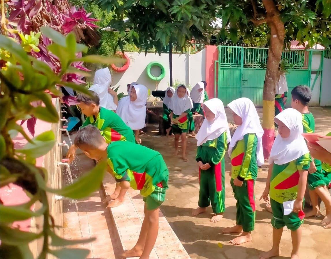 Ajarkan Siswa Pentingnya Salat dalam Kehidupan