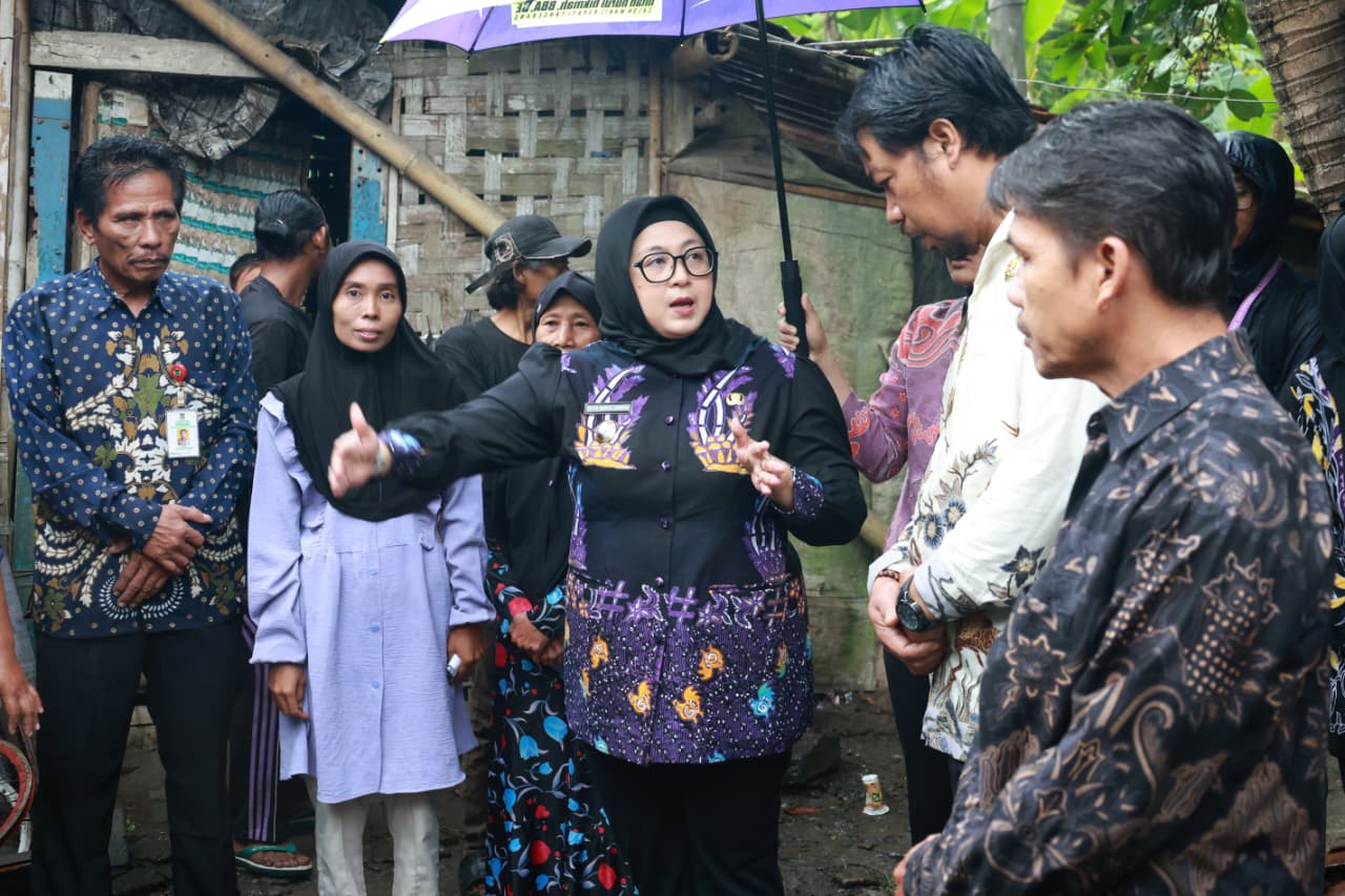 Kolaborasi, Bedah 1.109 RTLH, Wabup Intan Tinjau RTLH di Desa Patrasana Kresek
