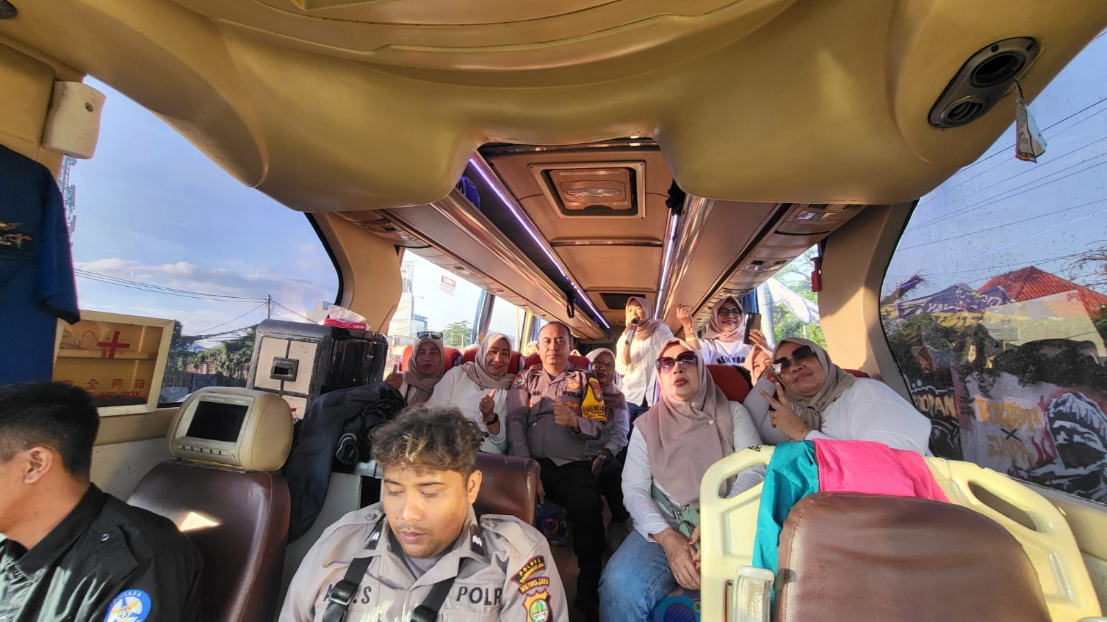 Polsek Pamulang Kerahkan Seribuan Warga Ke Monas Meriahkan HUT Bhayangkara ke-79