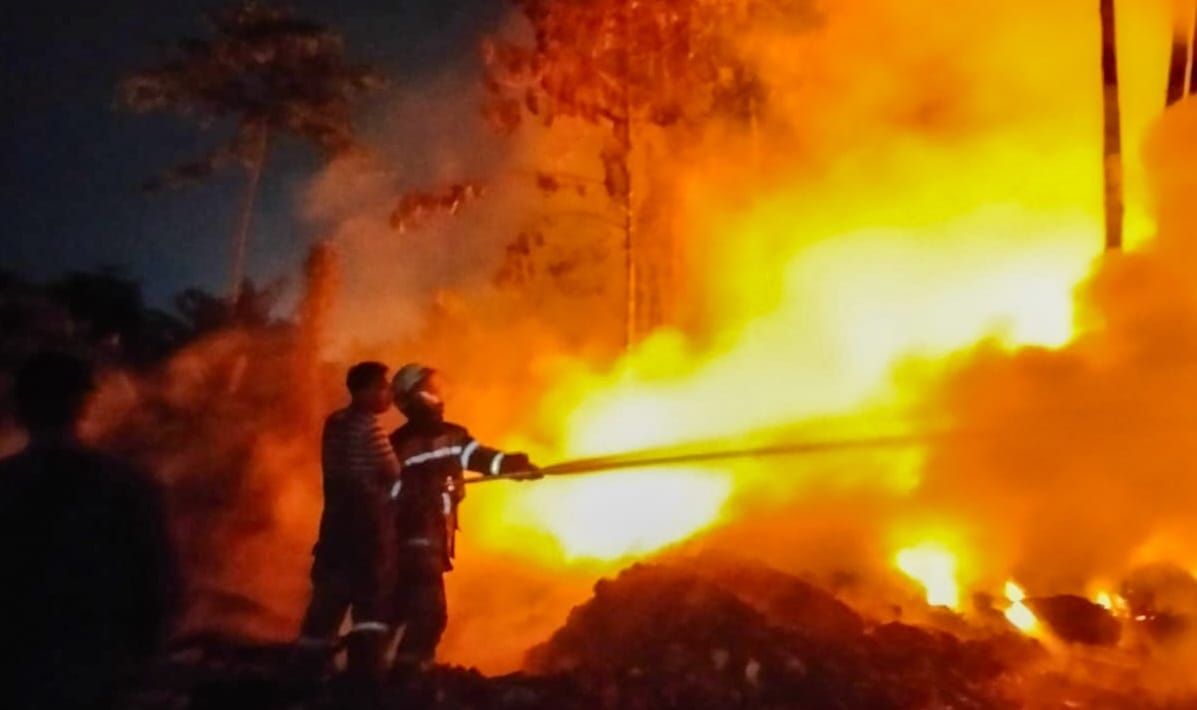 Lapak Limbah di Pasar Kemis Hangus Terbakar