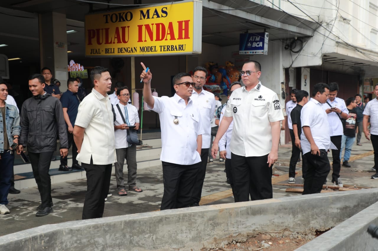 Gubernur Tinjau Langsung Pembangunan Royal, Komitmen Dukung Pembenahan Ibu Kota