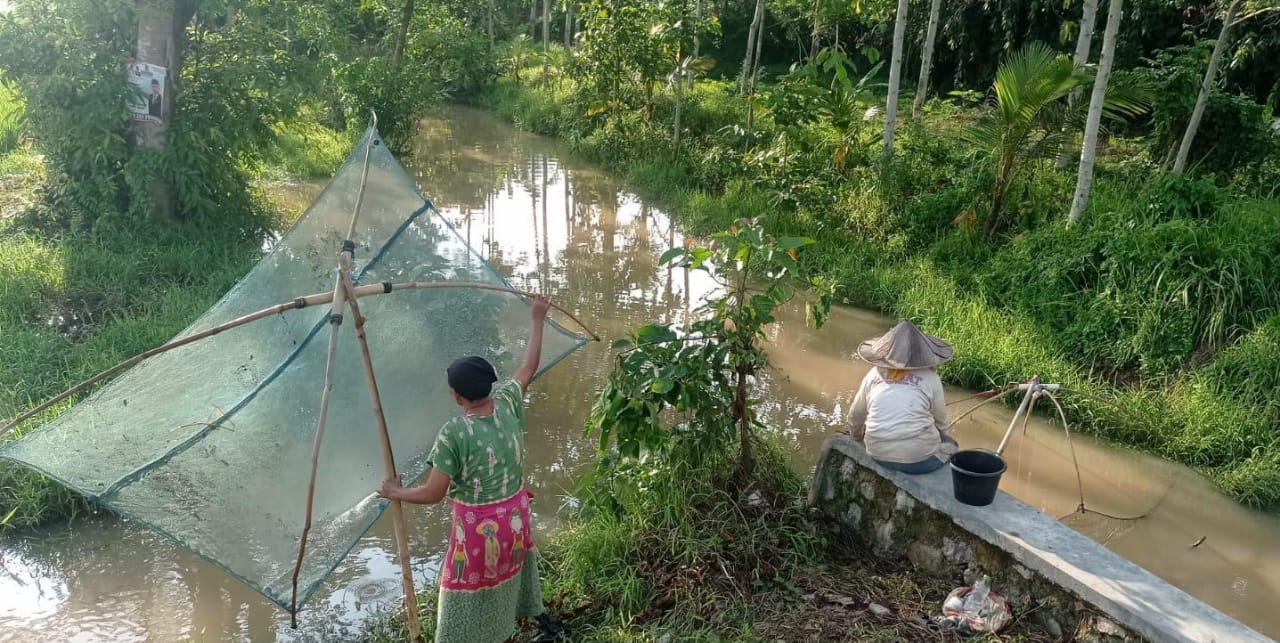 Penjaring Ikan di Lebak Marak Dimusim Hujan