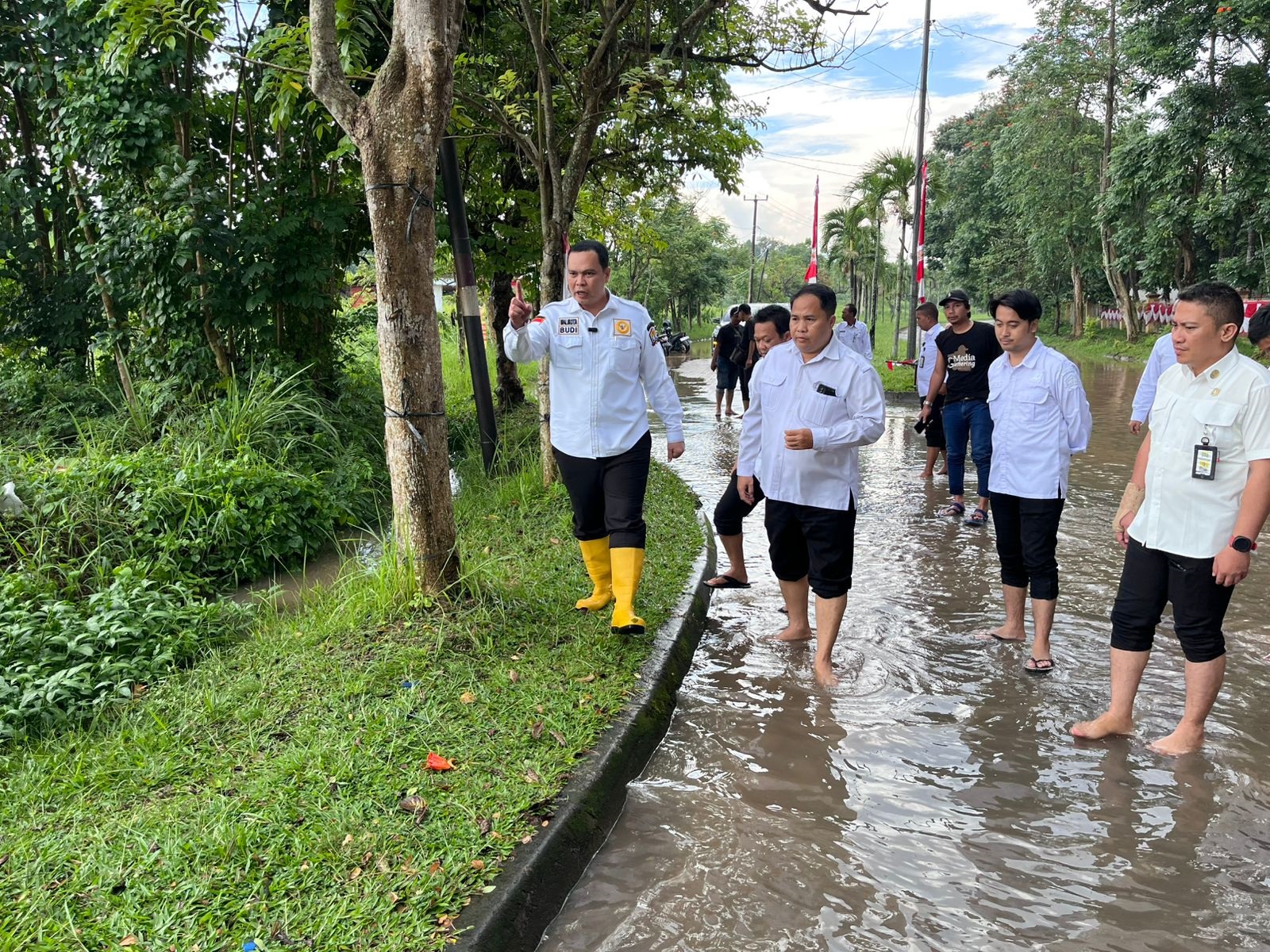 Diguyur Hujan Deras, Halaman Puspemkot Serang Kembali Terendam Banjir