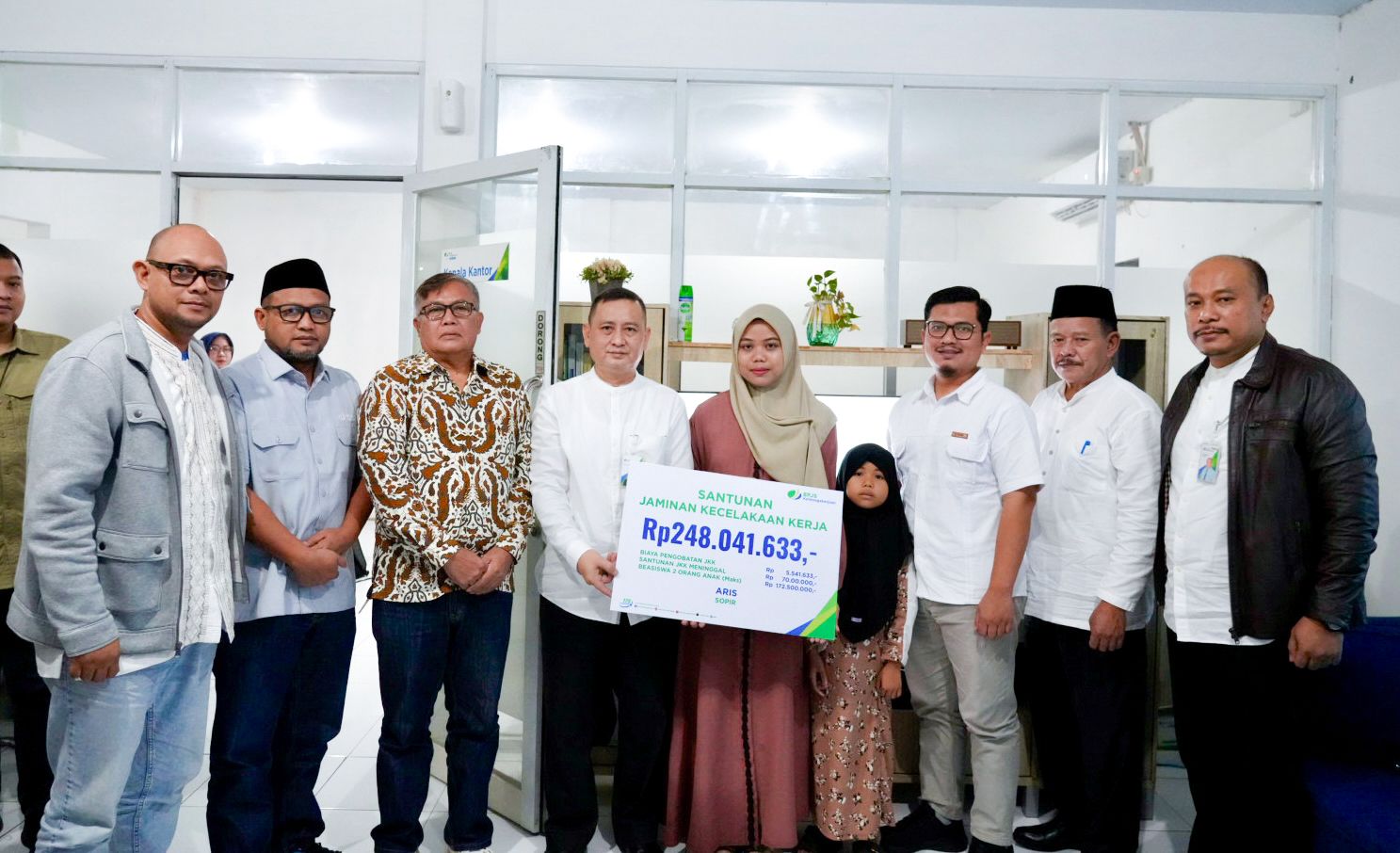 Ahli Waris Sopir Truk Terima Rp248 Juta Dari BPJS Ketenagakerjaan