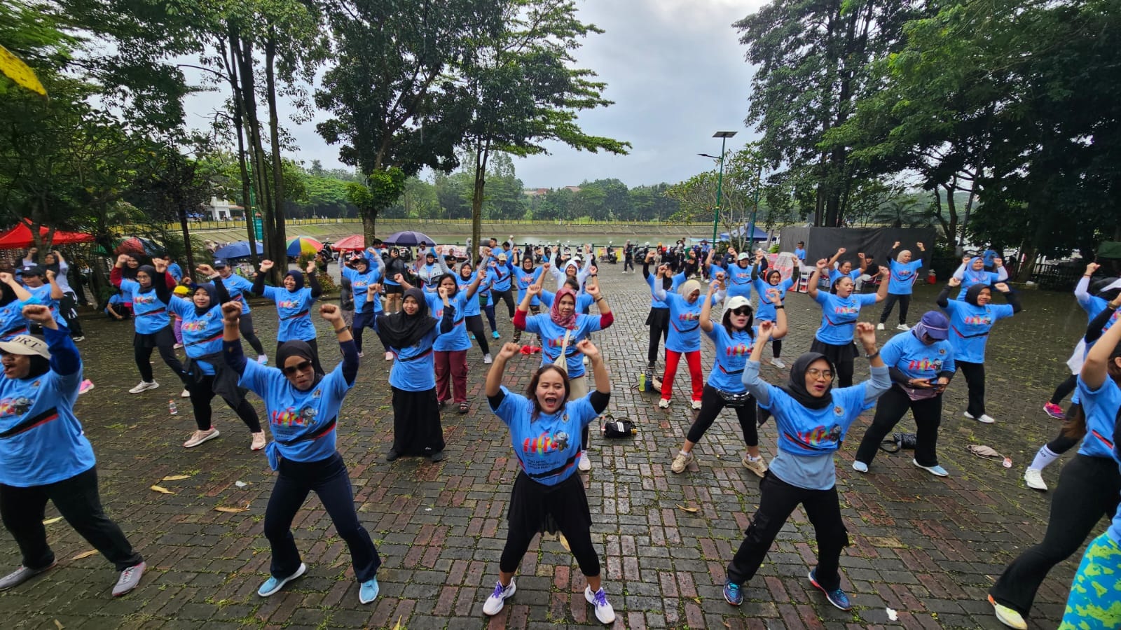Ratusan Ibu-Ibu Senam Sehat Bareng PWI Tangsel