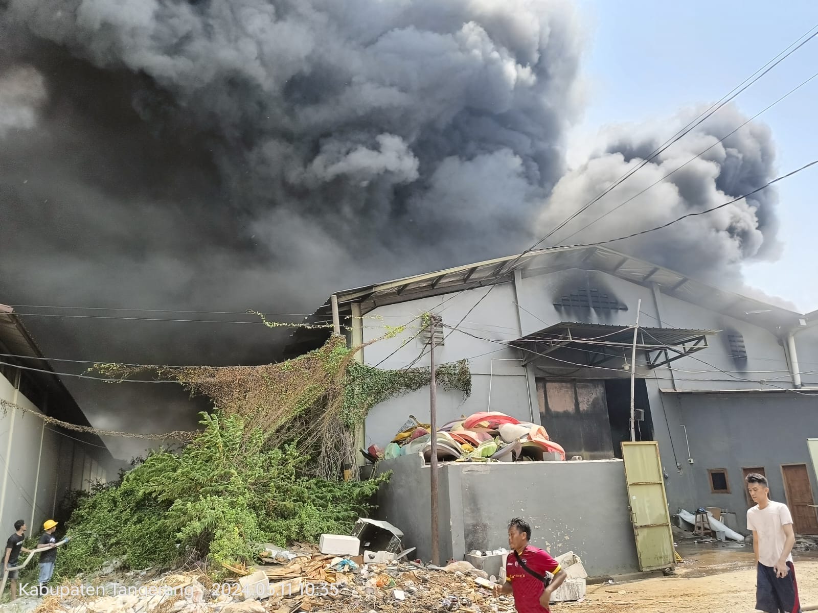 Gudang Wahana Permainan di Kosambi Kebakaran, Pemadaman Menelan Waktu 5 Jam